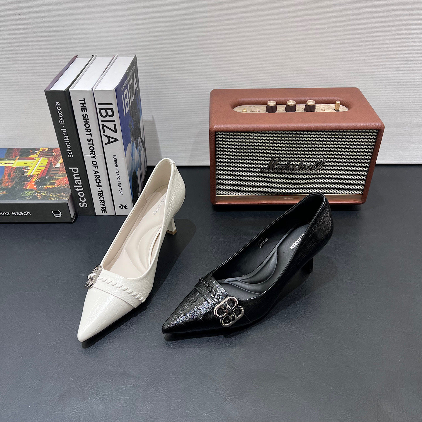 法式气质尖头细跟高跟鞋女2026春季新款金属扣百搭浅口单鞋配裙子