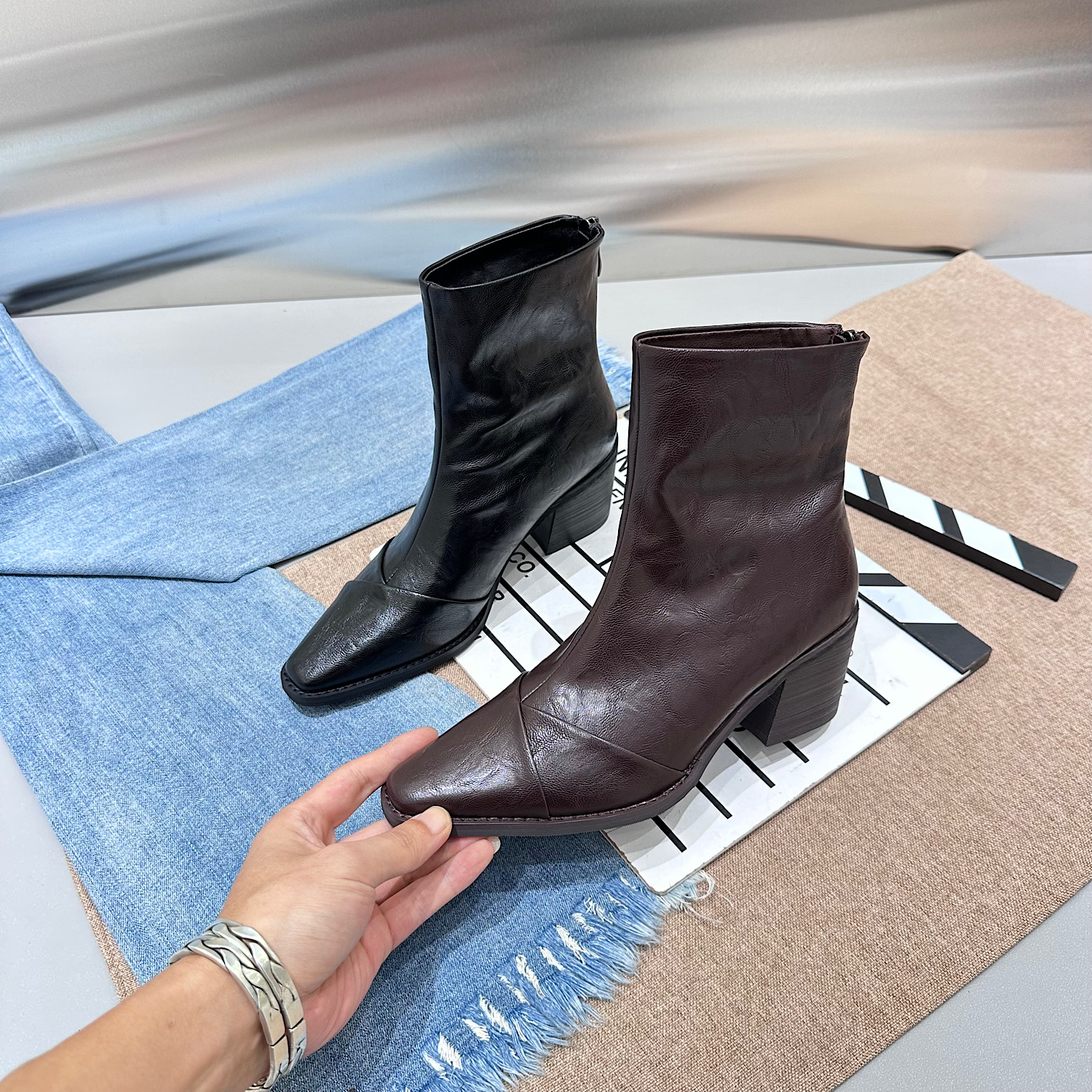 2025秋冬季新款配裙子粗跟中筒百搭加绒瘦瘦靴时尚短靴高跟女靴子