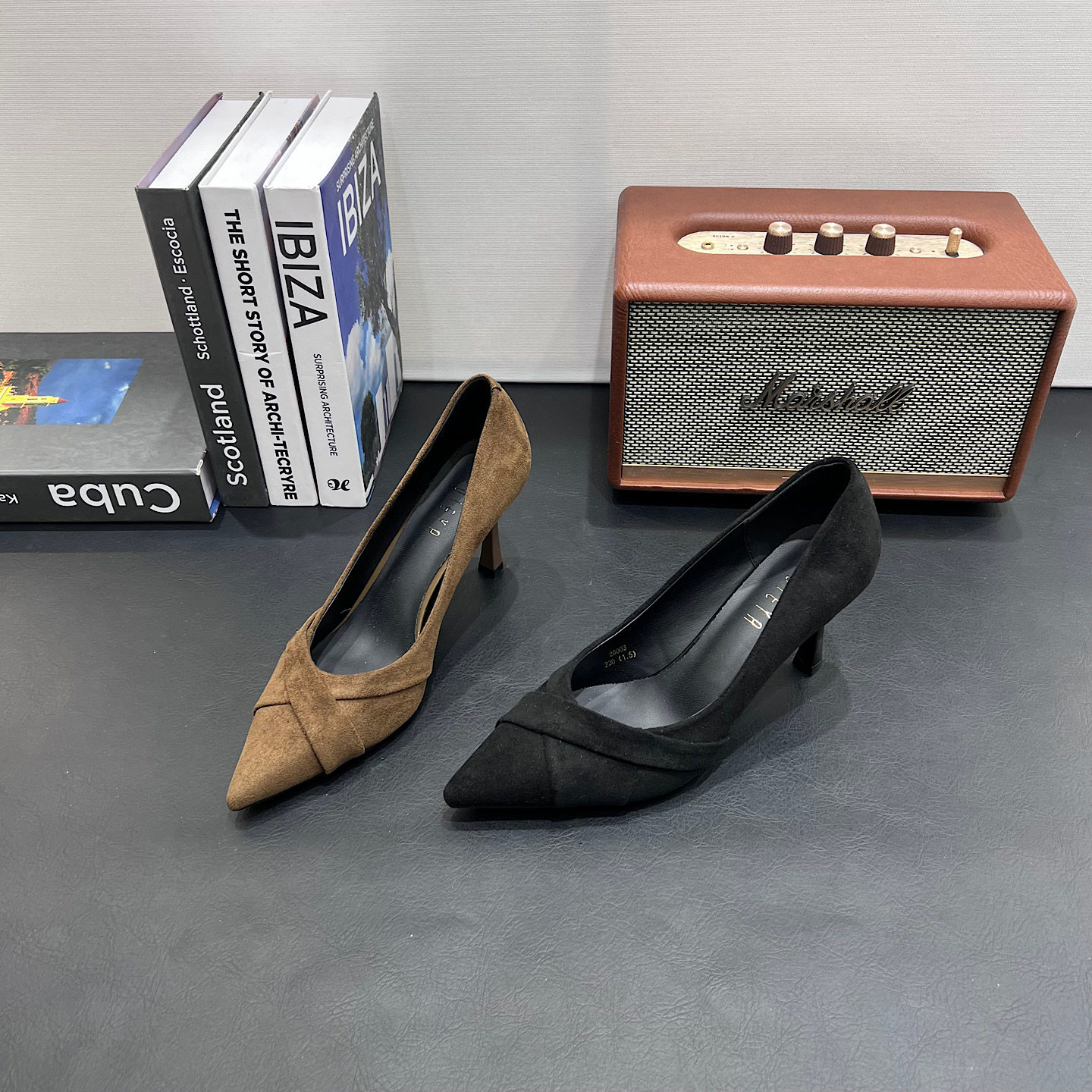 法式温柔风绒面高跟鞋女2026春新款尖头细跟黑色职业上班中跟单鞋