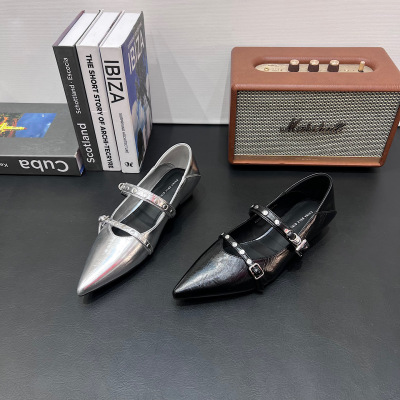 法式尖头单鞋女2026春百搭浅口小低跟平底瓢鞋铆钉温柔晚晚鞋女鞋