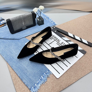 法式水钻高级感黑色单鞋女2026春季新款百搭猫跟尖头一字扣带女鞋