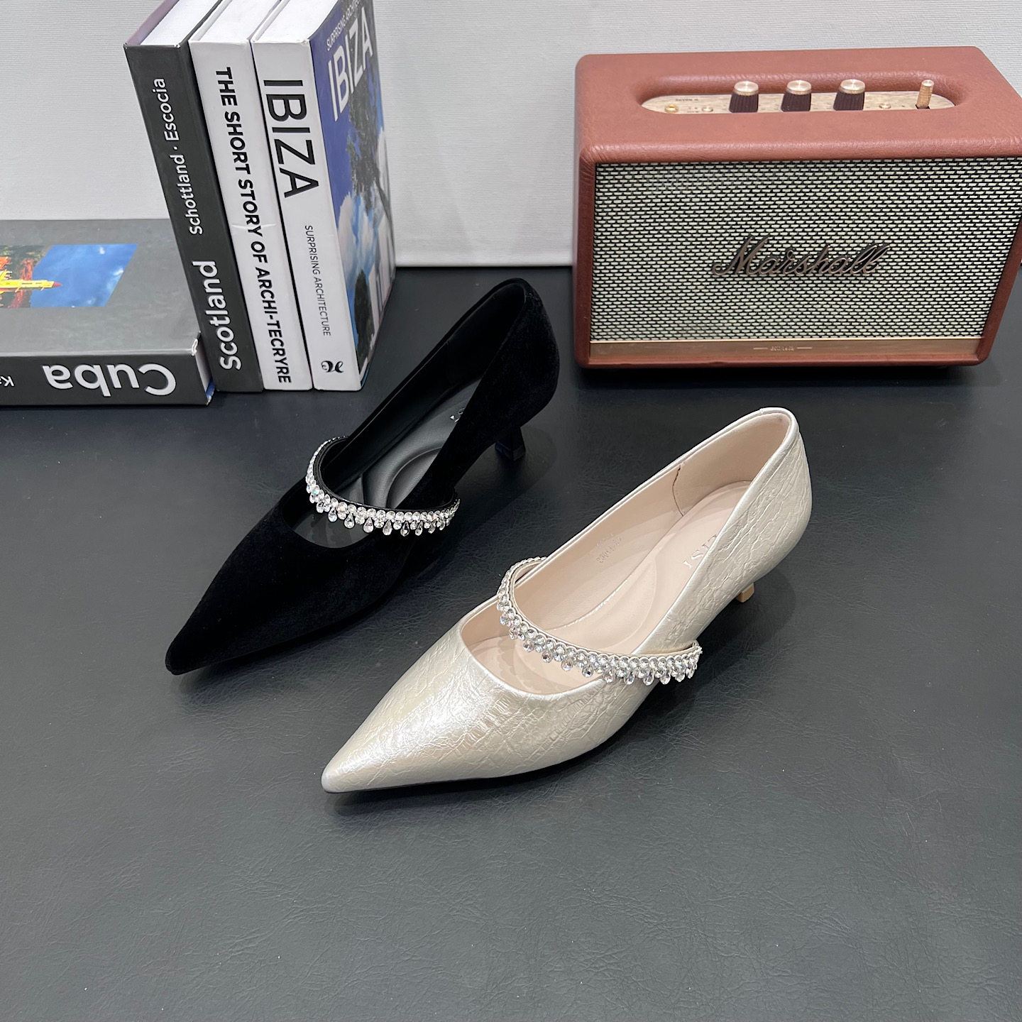 欧货仙女名媛低跟水钻一字扣带浅口高跟鞋2026春新款法式尖头单鞋