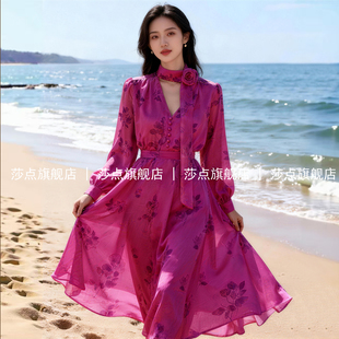 V领玫红色长袖碎花雪纺连衣裙女2026新款收腰长裙海边度假沙滩裙