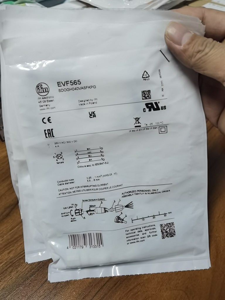 假一罚十IFM EVF565  EVF570  插头现货