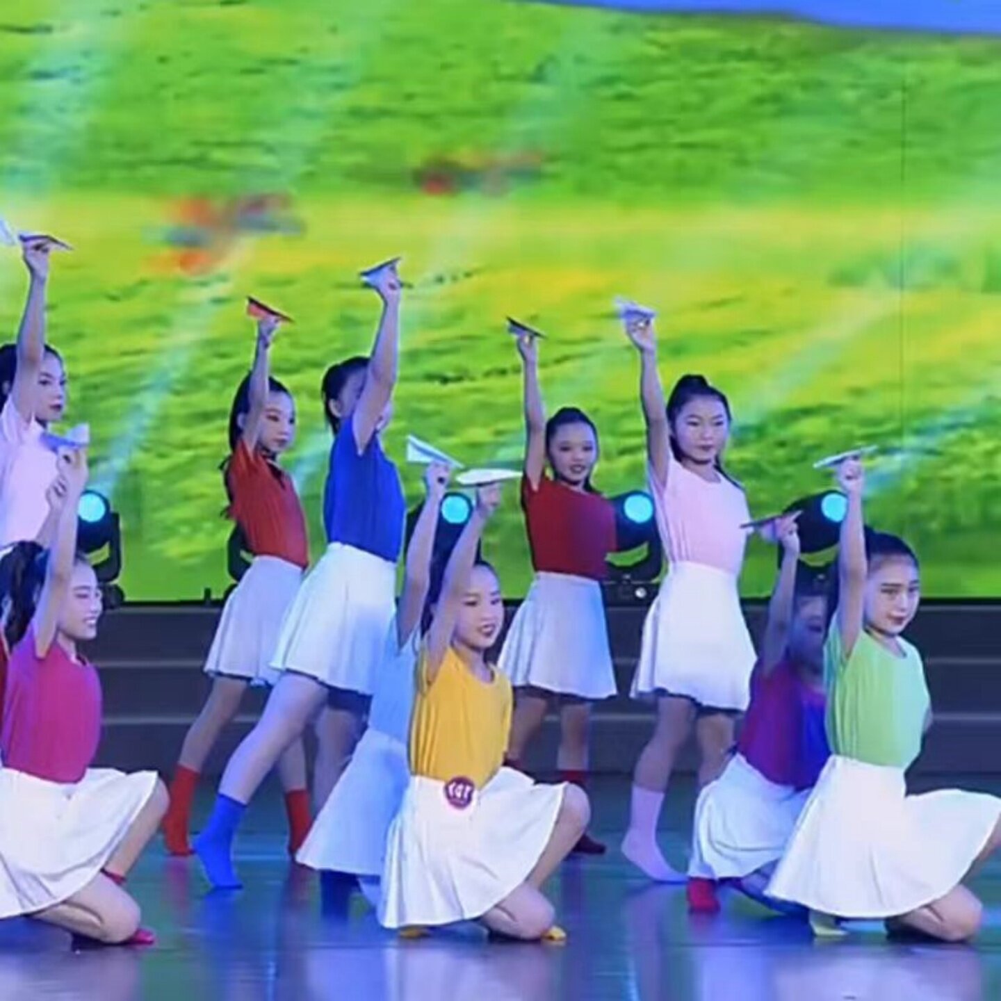 儿童舞蹈演出服纯棉糖果色短袖六一小学生啦啦队团体大合唱表演服