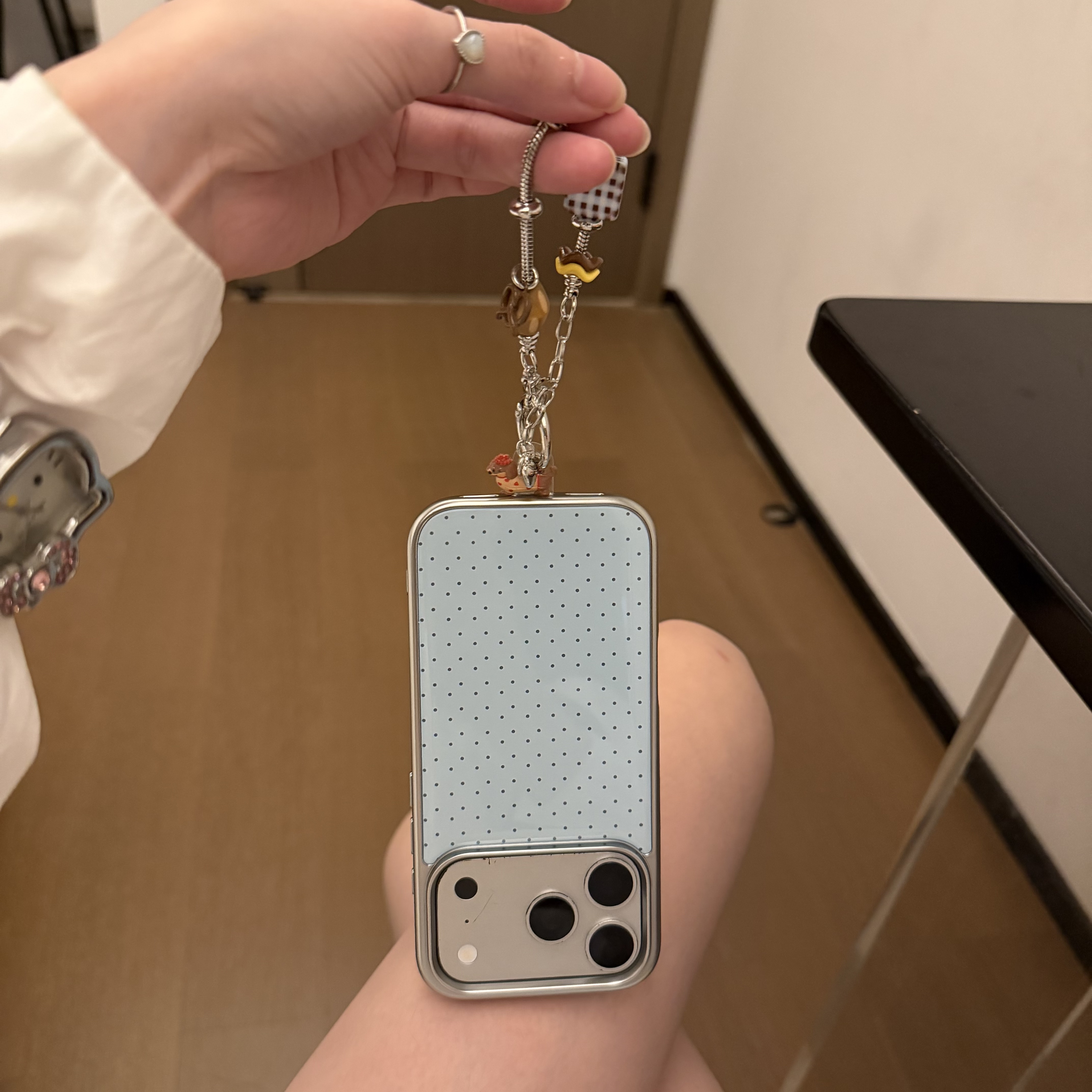 ins夏季海盐蓝简约波点可爱小狗蛇骨手提适用苹果15Promax手机壳16女16pro苹果17promax韩15苹果17Pro