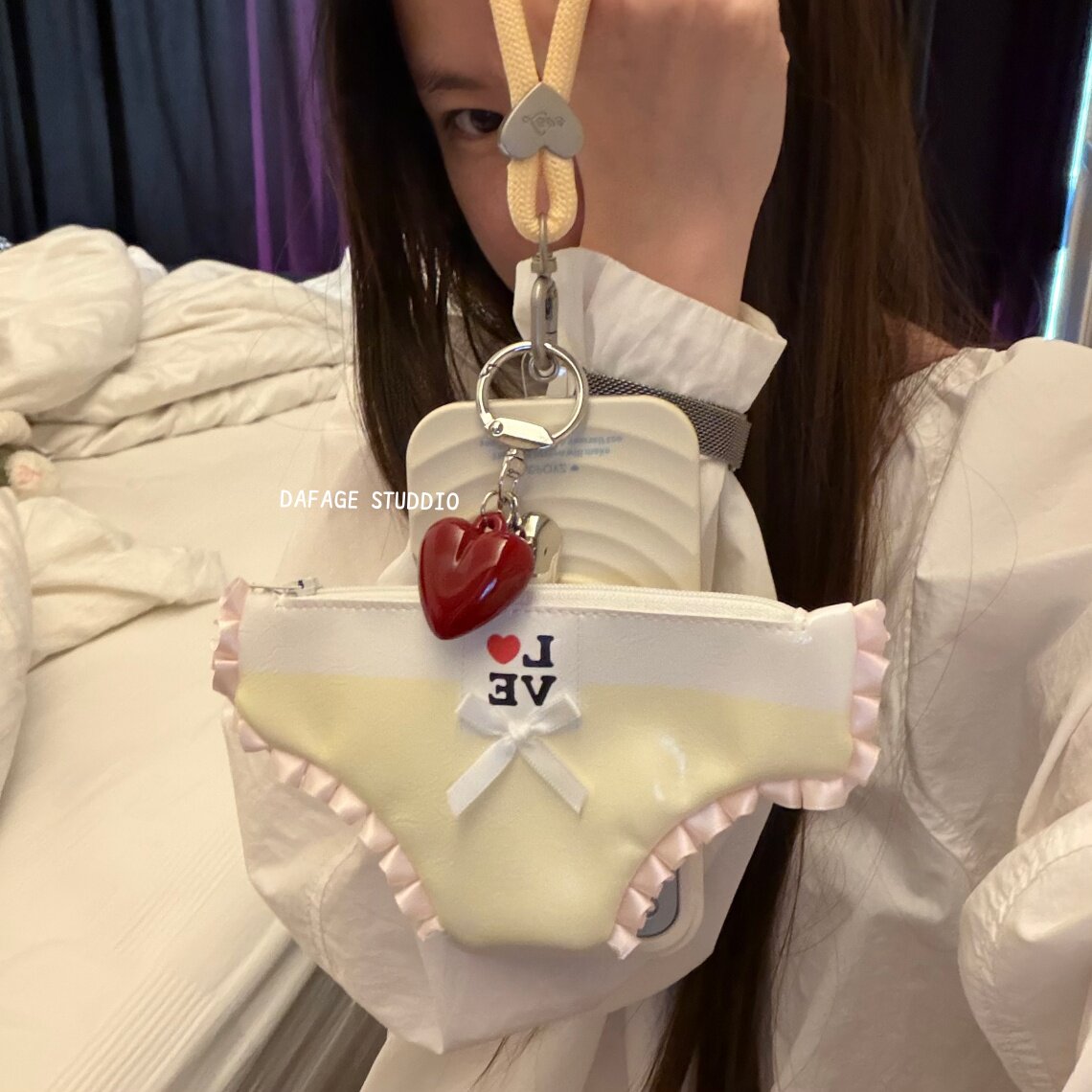 爱心零钱包爱心链条适用苹果15Promax手机壳16女16pro苹果17promax韩15苹果17Pro