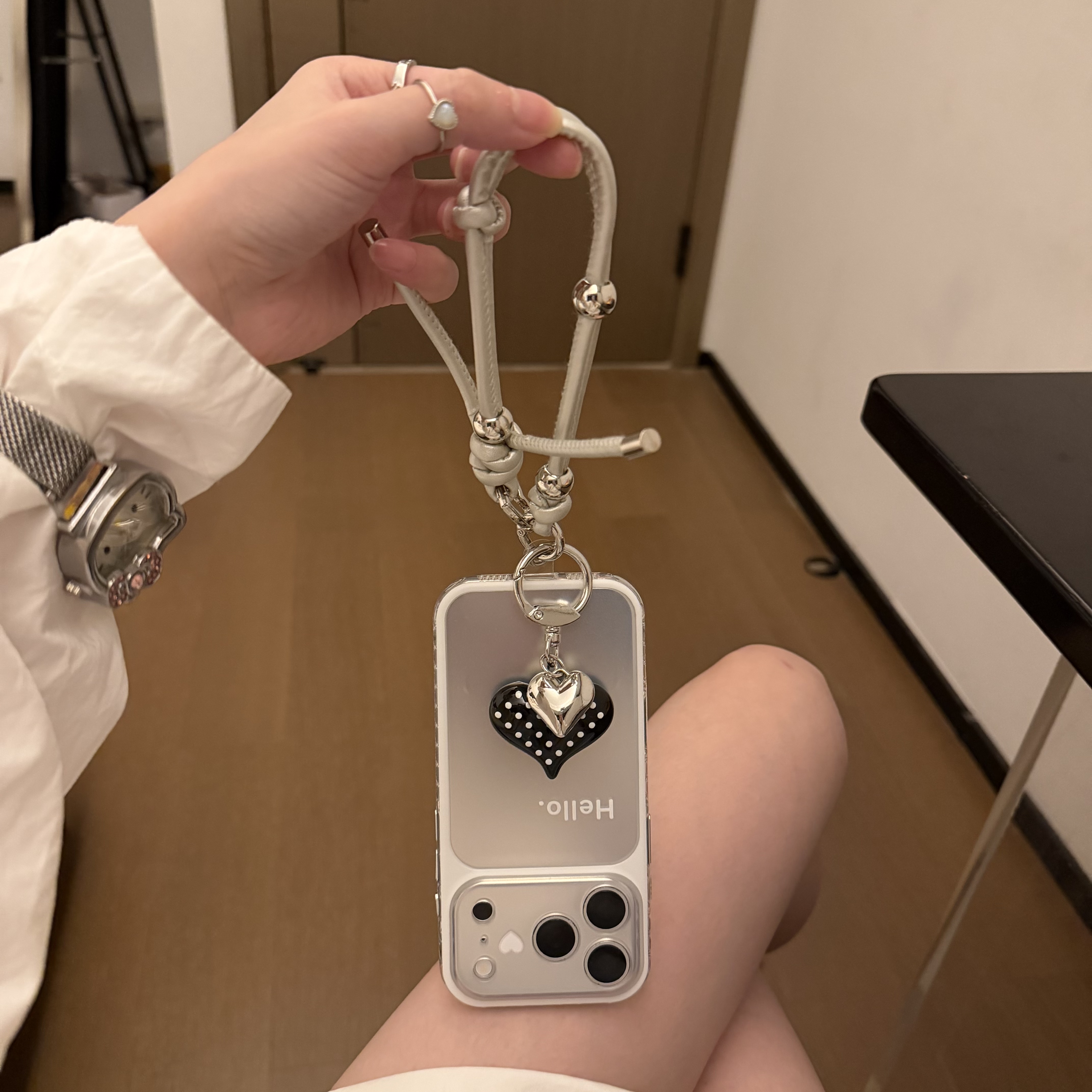 韩系简约银色英文可爱黑波点手提适用苹果15Promax手机壳16女16pro苹果17promax韩15苹果17Pro