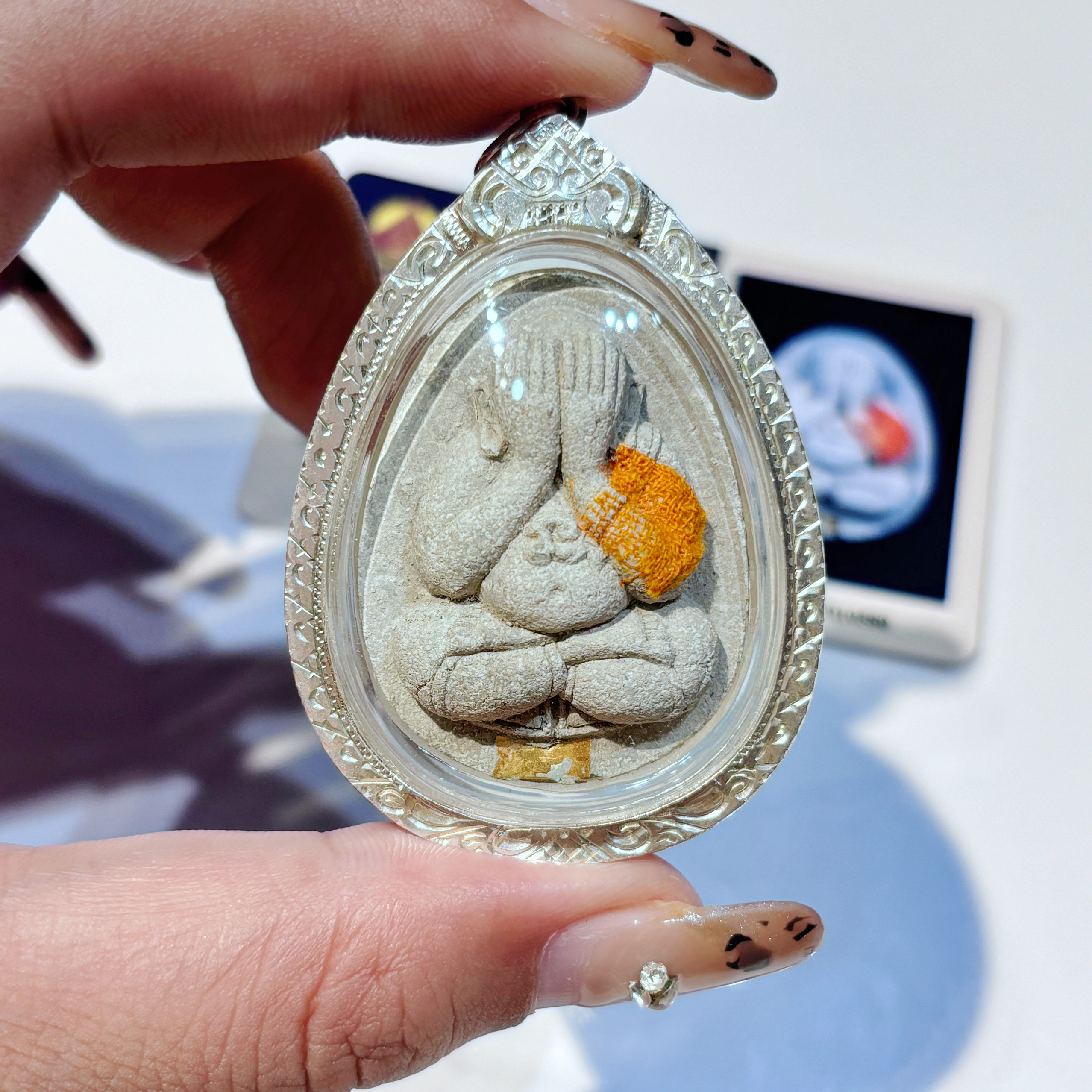 泰国特色工艺品龙婆坤2538年圣水袈裟必打掩面纯银防水壳吊坠
