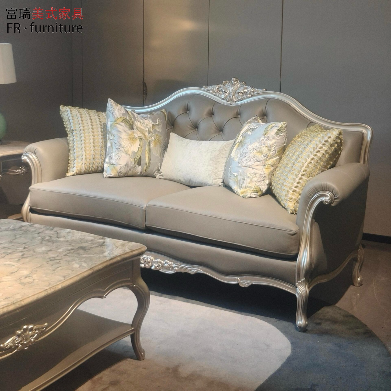 法式轻奢实木雕花牛皮三人沙发现代简约客厅拉扣直排布艺组合沙发