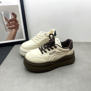 2025冬季新款厚底面包鞋小白鞋百搭休闲板鞋增高加绒保暖女士棉鞋