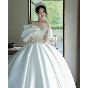 一字肩缎面高定婚纱2025新款 新娘高级质感宫廷风出门主纱大拖尾女