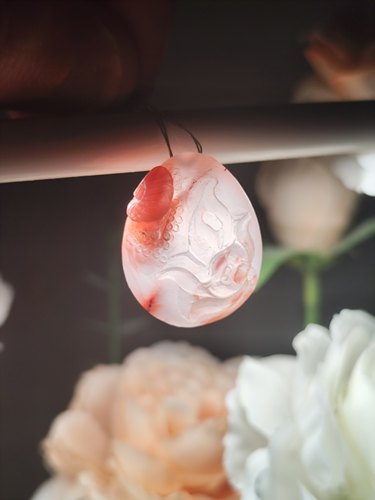 天然川料满朱砂点俏色南红满肉巧雕莲花火焰吊坠颈饰