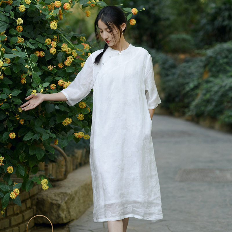 新中式女装2025早春新款改良旗袍连衣裙女中国风苎麻复古刺绣茶服