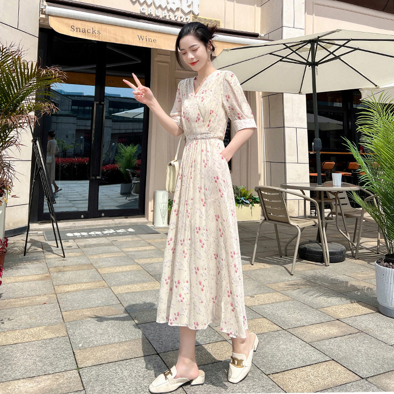 中长款夏季复古印花米白V领短袖显瘦女法式收腰夏天法式雪纺裙子