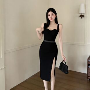 气质黑色吊带连衣裙新款撞色腰封收腰显瘦开叉中长款包臀裙女装