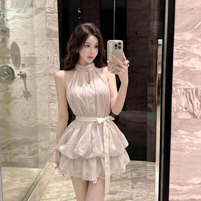 减龄闺蜜聚会场合穿搭裙装