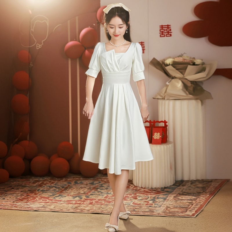 白色订婚礼服新娘领证登记小白裙