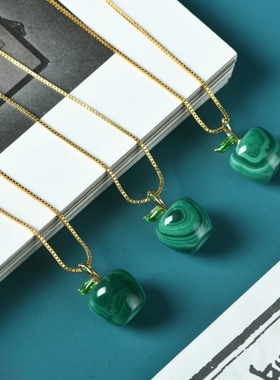 孔雀石苹果吊坠项链女款轻奢小众设计感锁骨链2025新款爆款颈链