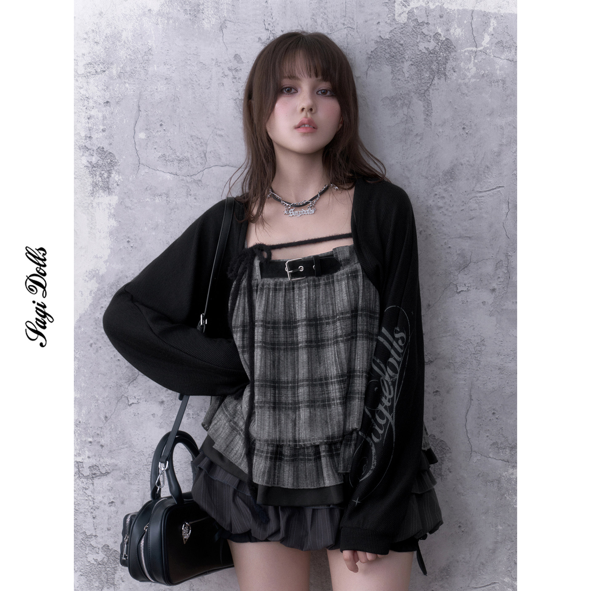 SagiDolls少女斗志黑灰格花苞吊带遮肚子!宽松罩衫显瘦两件套甜美图片