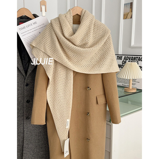 秋冬文艺复古镂空针织大披肩少女氛围感大三角巾百搭护颈围巾米色