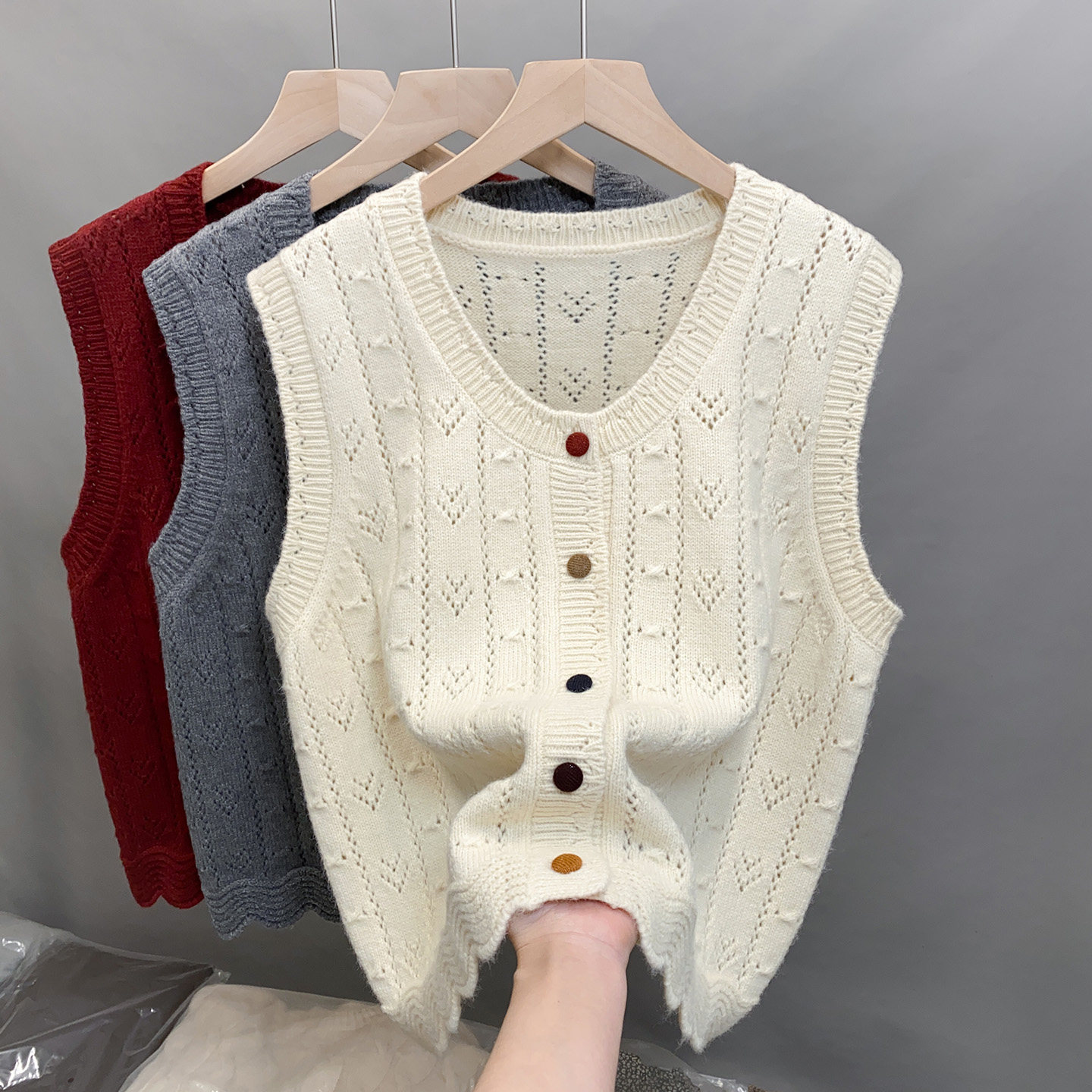 2026新款韩系麻花针织马甲女背心上衣无袖开衫毛衣叠穿马夹坎肩