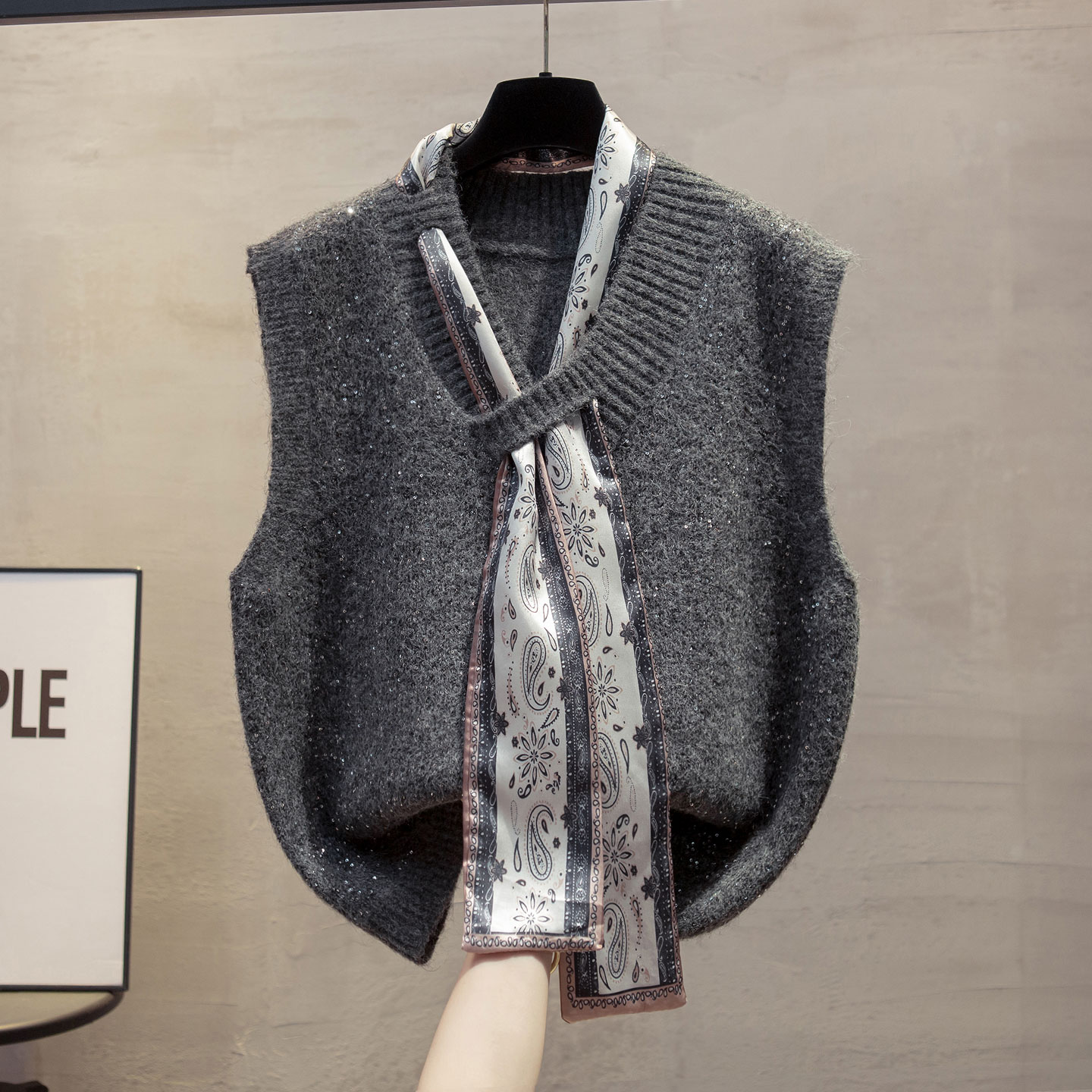 V领针织马甲背心女亮片套头