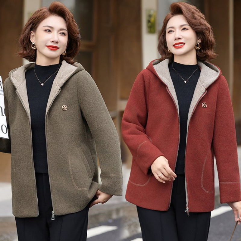 中老年人女装春秋季夹克上衣服加厚连帽卫衣百搭新款妈妈秋装外套