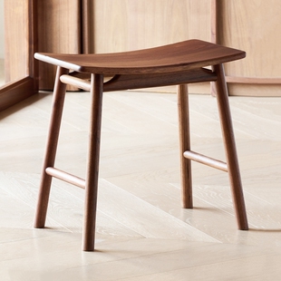 凳餐厅原木餐凳极简马鞍化妆凳 北美黑胡桃木实木茶凳家用卧室换鞋