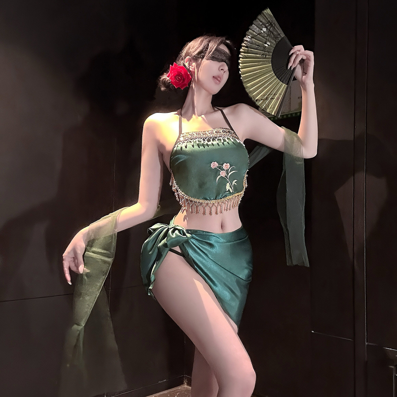 性感古风刺绣肚兜女流苏绑带高级感纯色套装花朵图案金色挂脖旗袍