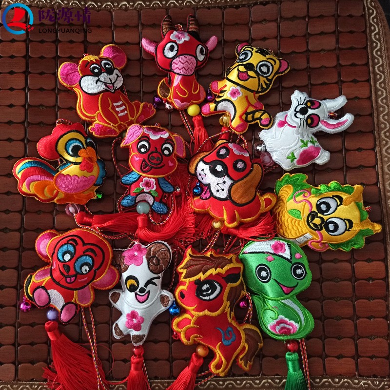 卡通十二生肖香包挂件手工双面刺绣精美属相长挂绳儿童荷包庆阳