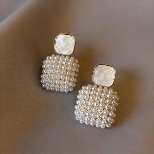 轻奢珍珠方形耳钉女设计感复古港风耳饰