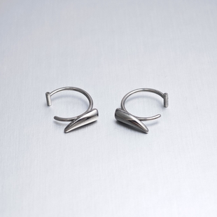 万圣节cos时尚个性唇圈恶魔尖牙吸血鬼獠牙炸街钛钢免穿孔唇环