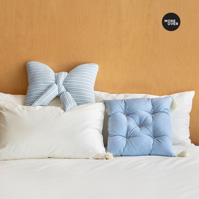 Moreove白日梦漂流抱枕客厅沙发抱枕办公室护腰靠枕条纹床头靠垫