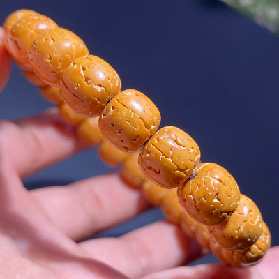 小金刚无齿桶珠手串10mm佛珠手链姜黄皮肉纹连贯高油高密肉度饱满
