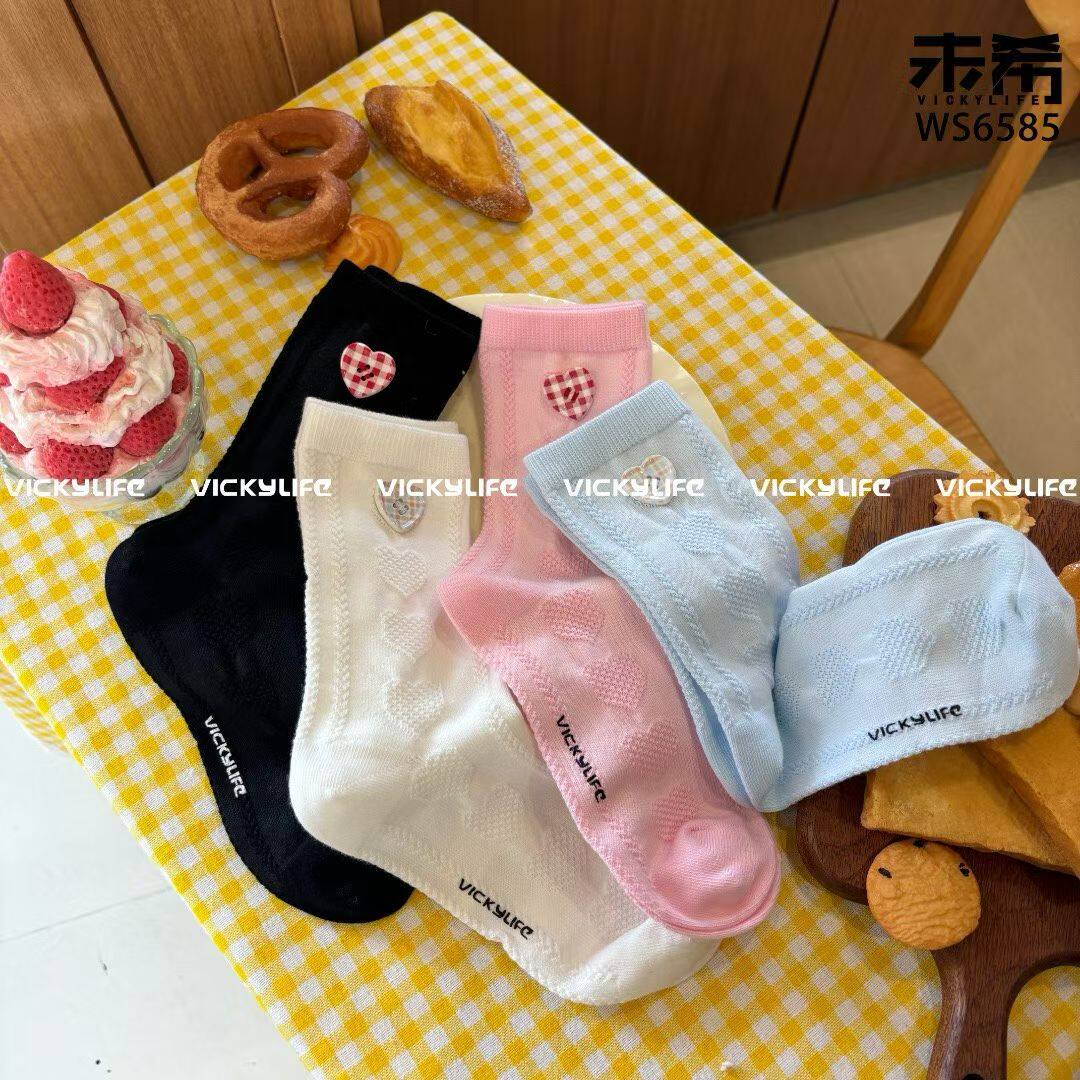 甜美糖果色中筒袜爱心钮扣装饰袜