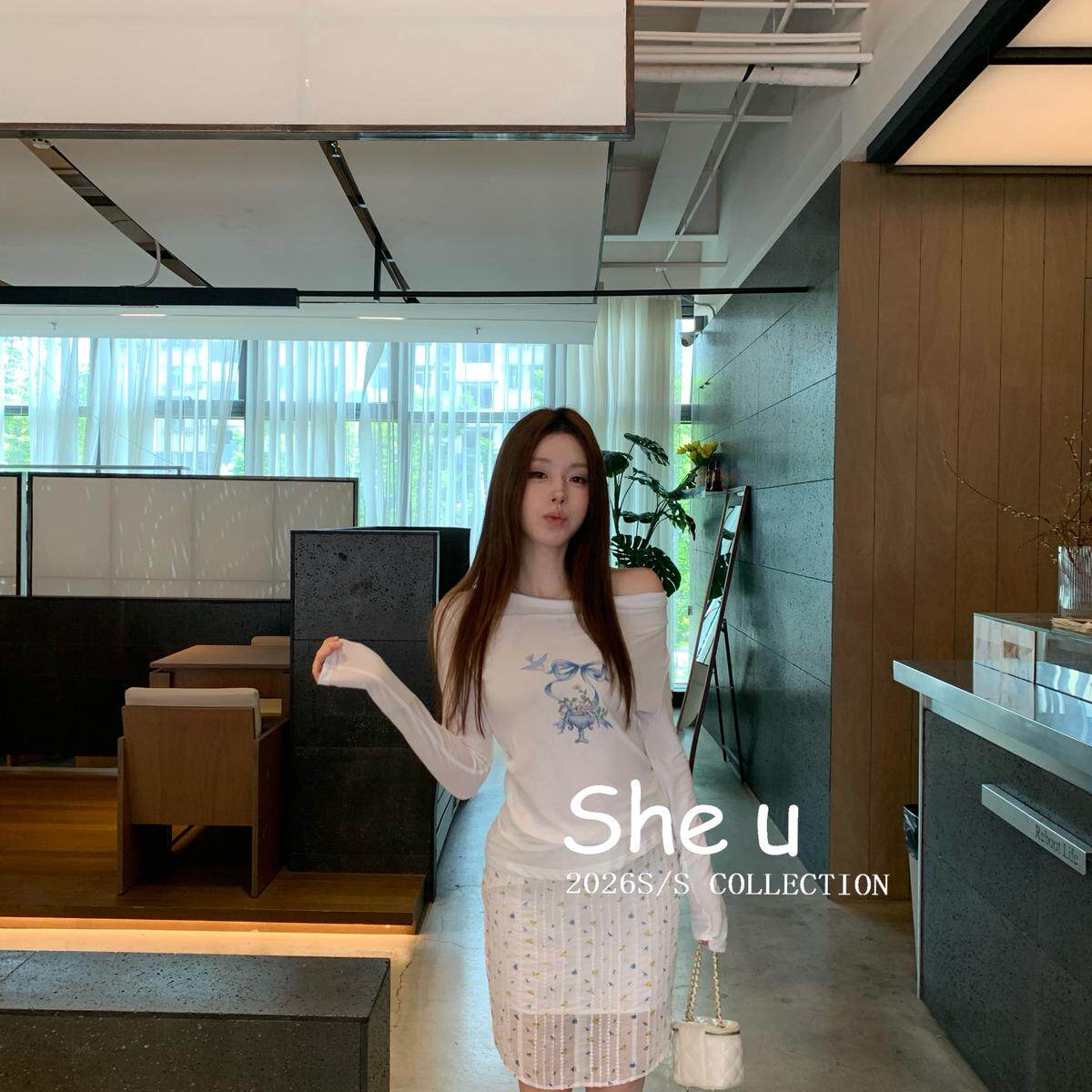 SHE U-荡领印花T恤复古花瓶图案+薄款面料夏日多色长袖T恤TT80029