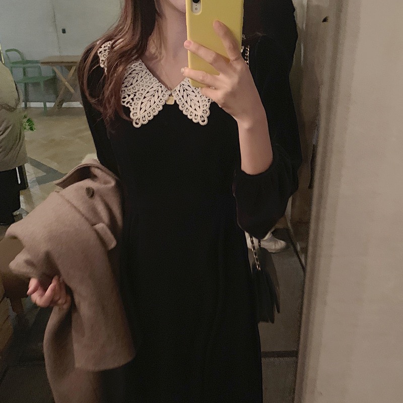 A gold velvet dress with windbreaker, girl spring baby collar, French tea break medium length small black skirt over the knee