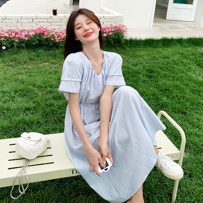 法式复古v领条纹连衣裙女2025夏季新款韩版收腰显瘦甜美茶歇长裙,女装连衣裙,2C158
