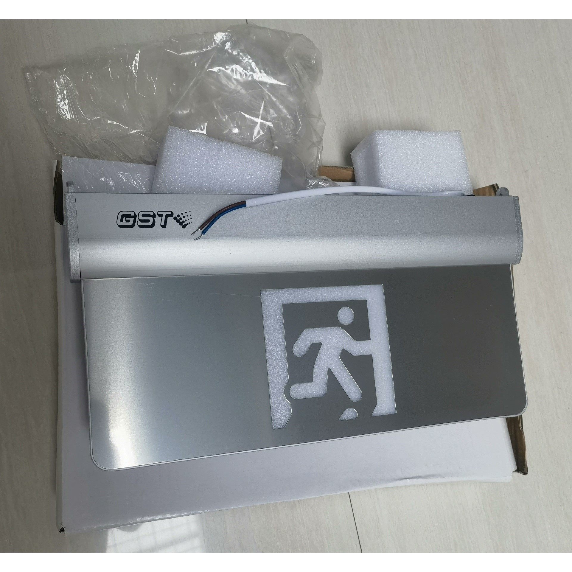 海湾吊装逃生疏散标志灯1w-n461消防应急指示灯 全新带包议价产品