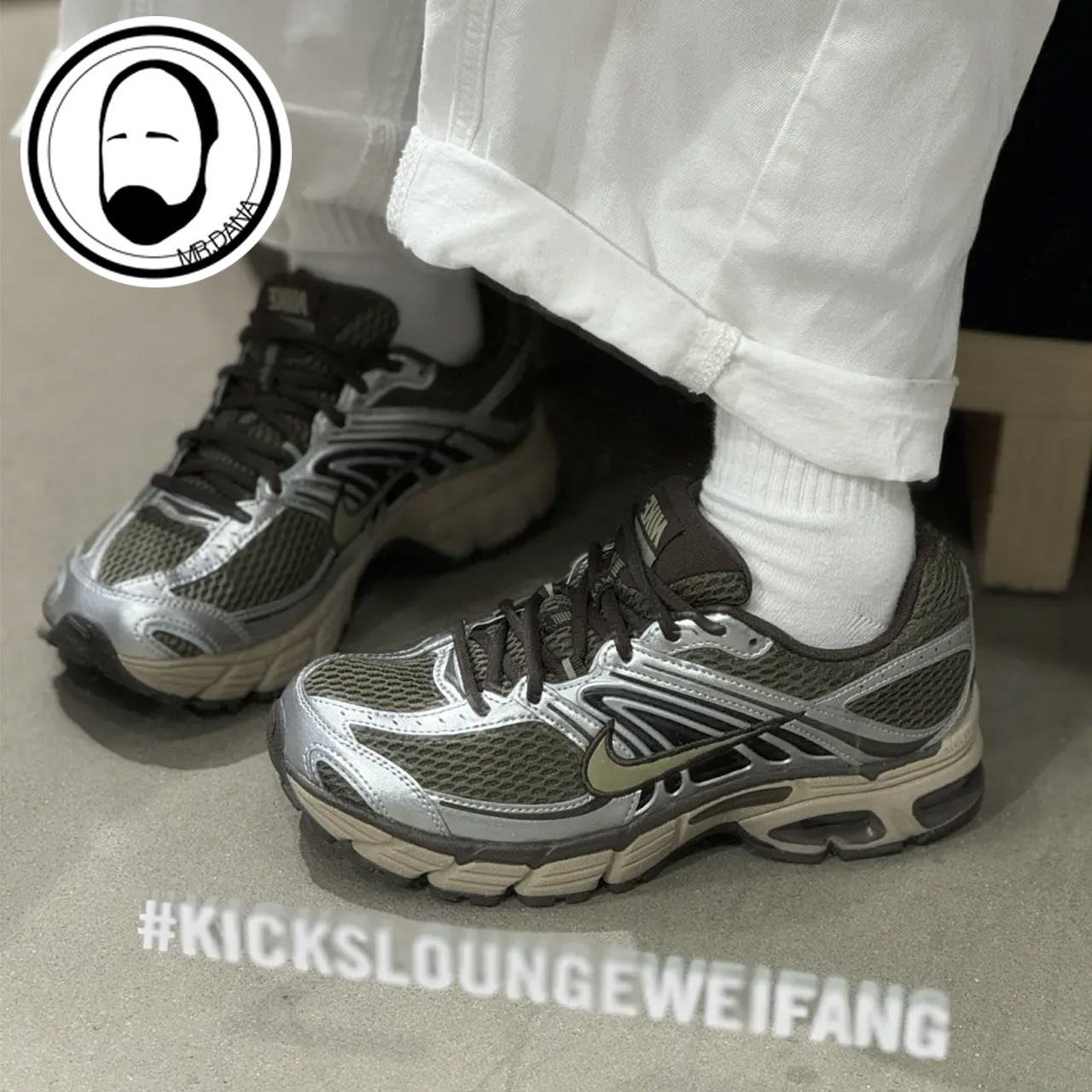 Nike耐克女子AIR MAX MOTO 2K复古运动鞋老爹鞋跑步鞋HQ2056-201