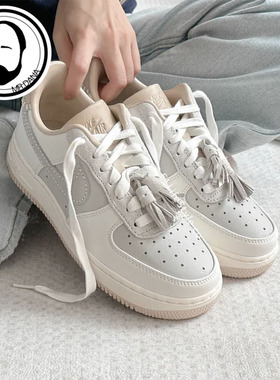 NIKE耐克AF1女鞋AIR FORCE 1流苏米白色低帮复古板鞋HV1813-001