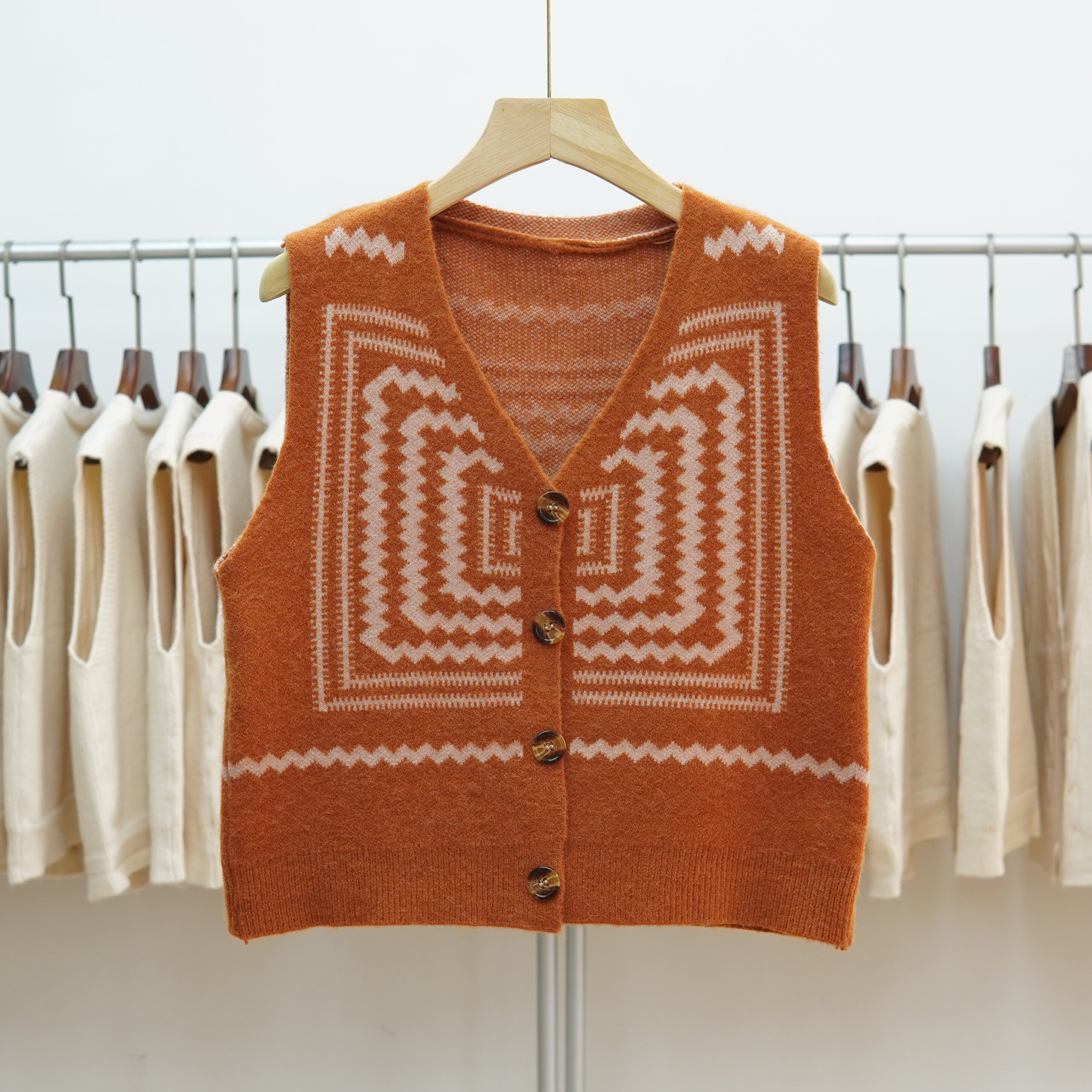 784 复古V领针织马甲女背心秋季新款小众波浪纹短款毛衣无袖马夹