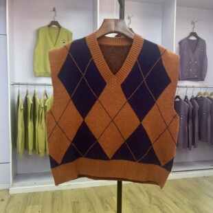 540 2025年秋冬新款V领菱格针织马甲毛衣女学院风百搭坎肩背心女