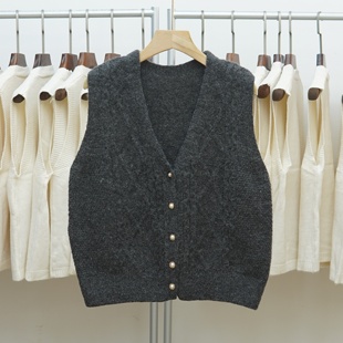 2025年秋季 短款 新款 修身 菱形V领针织马甲背心女叠穿坎肩 韩版 999