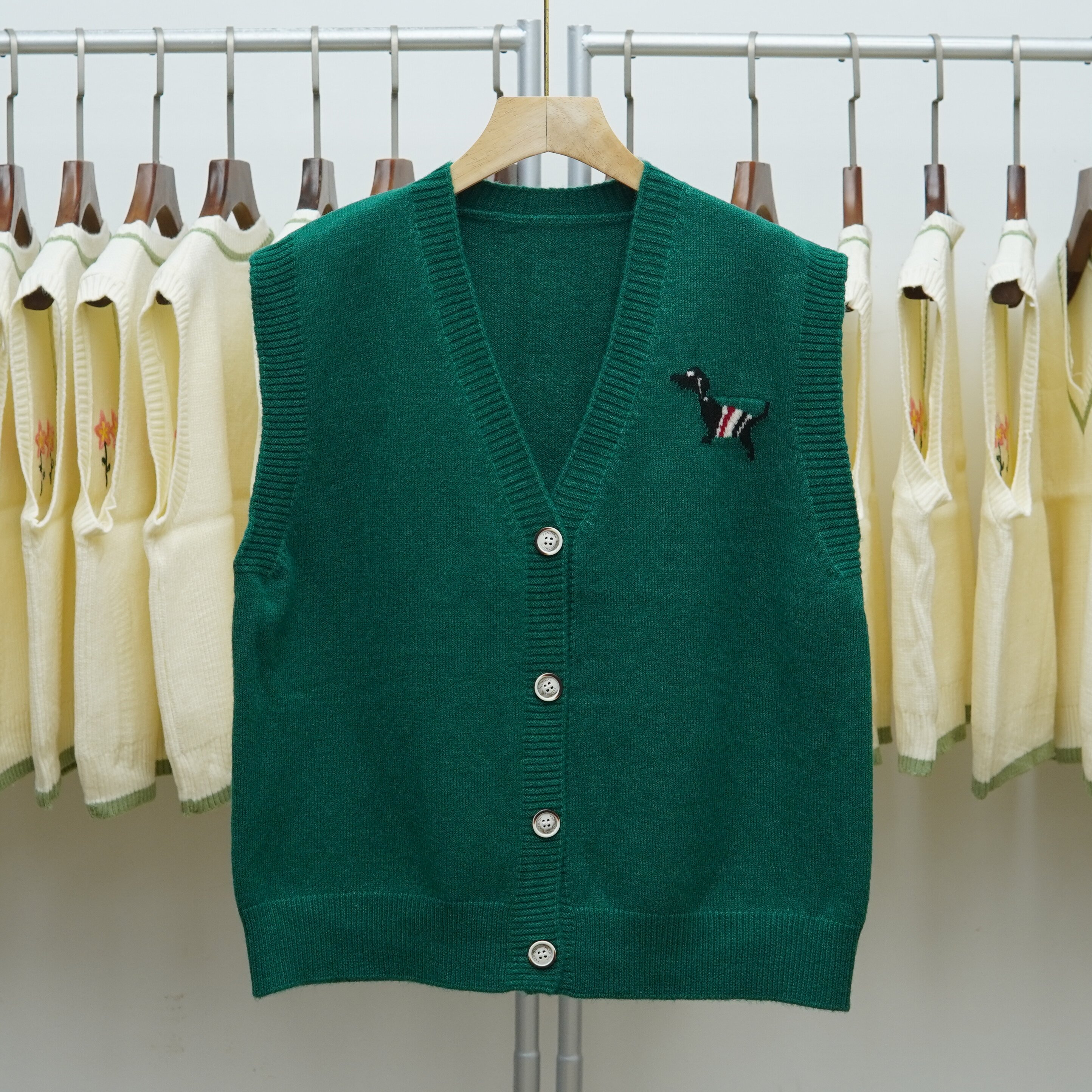 999 甜美淑女风V领针织马甲女大码刺绣无袖开衫背心显瘦叠穿坎肩