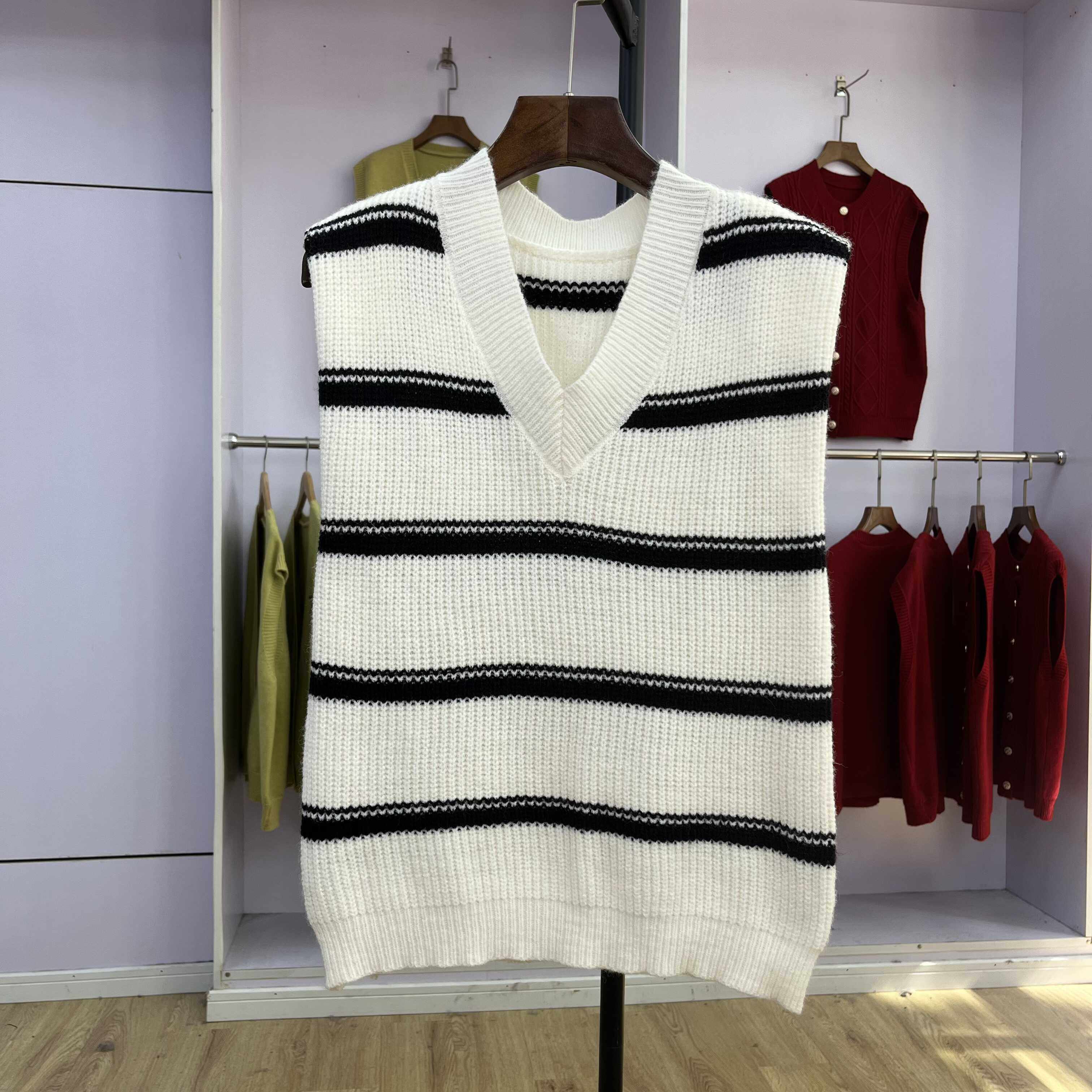 671马夹背心上衣女马甲毛衣针织外穿秋冬季V领黑白条纹休闲宽松