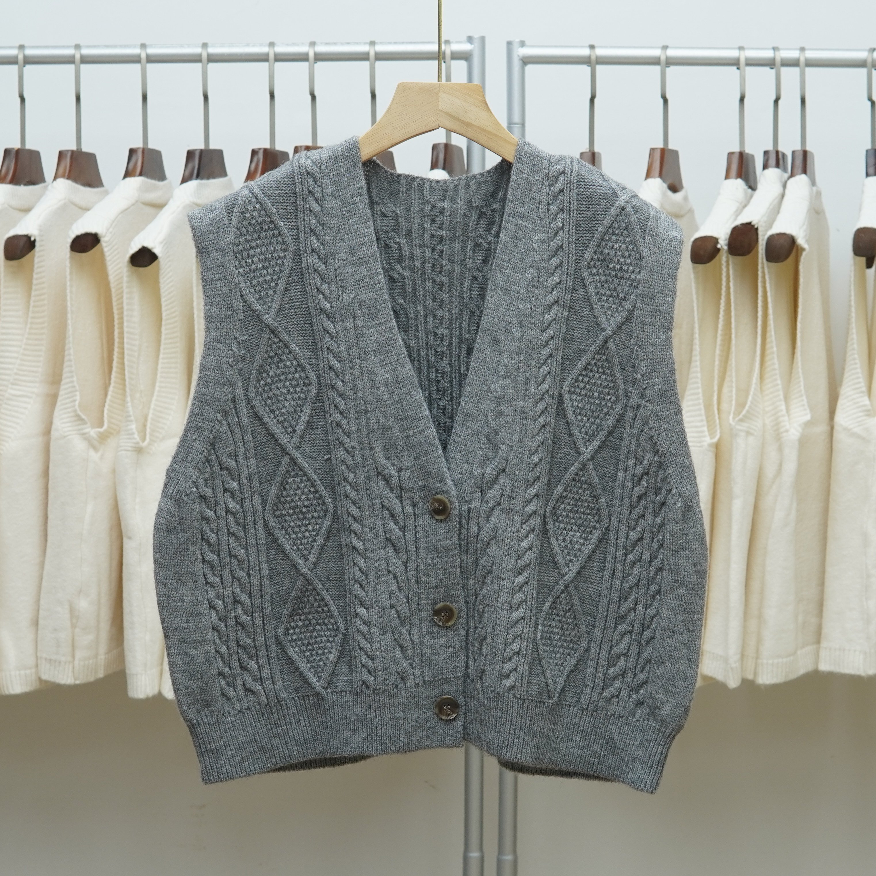 310 秋冬季新款韩版纯色V领大码针织开衫马甲背心女叠穿毛衣坎肩