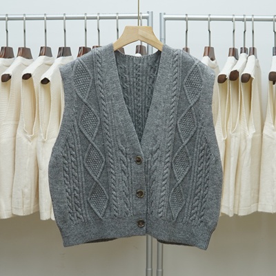 大码针织开衫马甲背心女