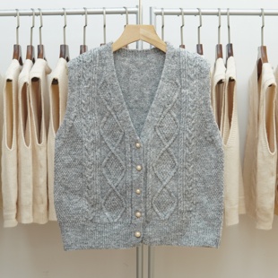 韩版 新款 宽松菱形V领针织马甲背心女叠穿坎肩毛衣 2025年秋季 999